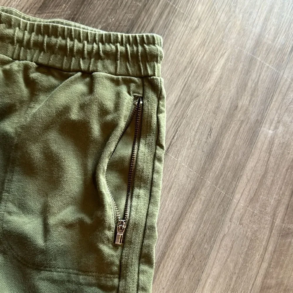 Medium Soft Shorts w/ Zipper Pocket - Picture 2 of 4